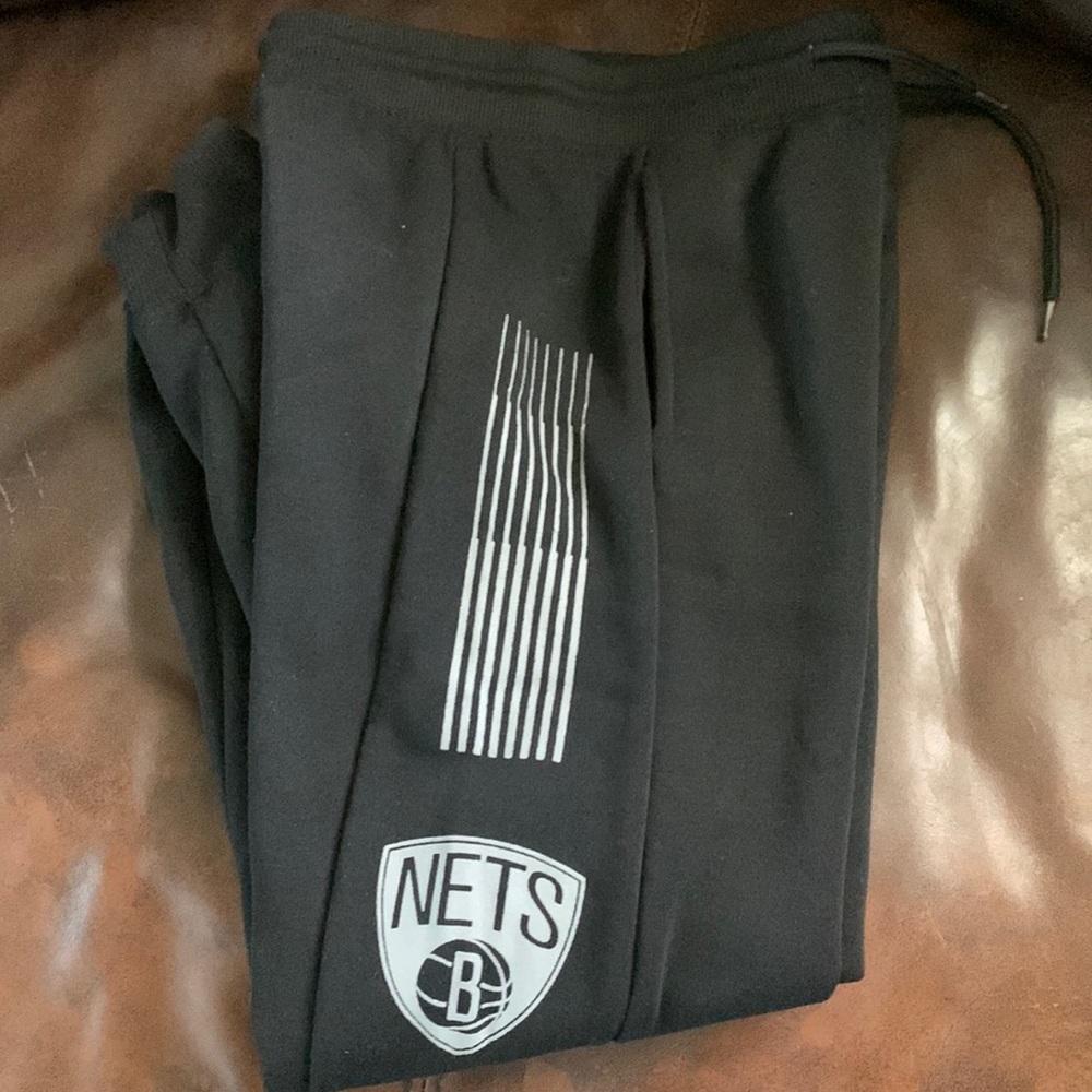 Nets boys size 8 sweat pants.